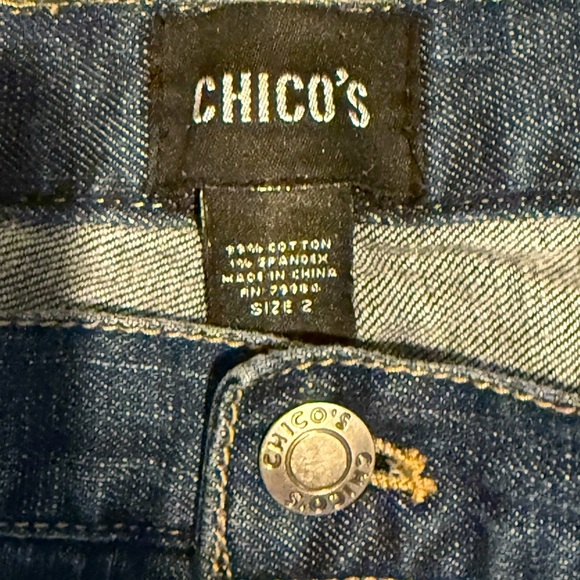Chicos Jeans Women’s Size M (10/12) Blue Dark Wash Zip Fly Hi Rise 5 Pockets EUC - Picture 3 of 9